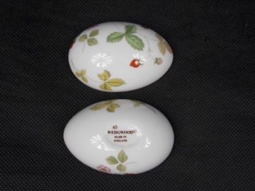 WEDGWOOD Фарфоровые шкатулки и кувшины KUTANI