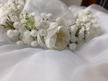 Венок оттенки причастия белого