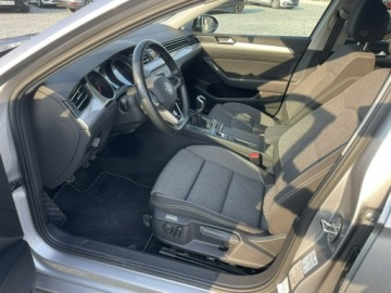 Volkswagen Passat B8 Variant Facelifting 2.0 TDI SCR 150KM 2023 Volkswagen Passat Variant 2.0 TDI 150KM krajowy, zdjęcie 10