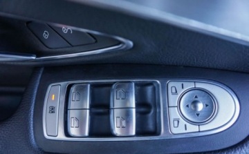 Mercedes Klasa C W205 2017 Mercedes-Benz Klasa C Mercedes-Benz C180d 1.6 Diesel 116KM, zdjęcie 27
