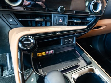 Lexus NX II SUV Facelifting 2.5 350h 200KM 2025 Od ręki - 350h Omotenashi 2.5 Hybrid AWD 200KM | Podgrzewane fotele!, zdjęcie 13