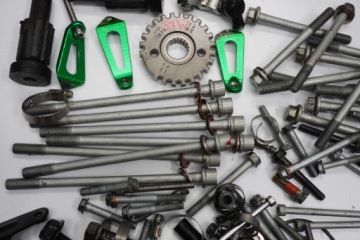 KAWASAKI Z1000 14-19 КОМПЛЕКТ БОЛТОВ КРЕПЛЕНИЯ ДВИГАТЕЛЯ