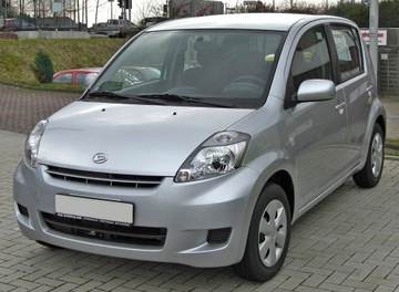 DAIHATSU SIRION SUBARU JE 07-10 SVĚTLO LEVÝ PŘEDNÍ KOITO - PĚKNÝ PALCŮ