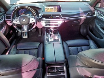 BMW Seria 7 G70 2022 BMW Seria 7 740i 2022 3.0 Benzyna 335KM, zdjęcie 8