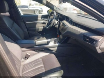 Audi 2024 Audi SQ8 e-tron Prestige Quattro 2024 Elektryczny 496KM, zdjęcie 9