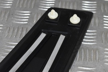 Наружное стекло правой средней стойки I TESLA S