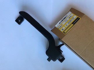 РУЧКА ЗАДНЕГО ОКНА ЛЕВАЯ JCB 3CX 4CX 331/28233