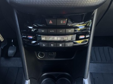 Peugeot 2008 I SUV Facelifting 1.2 PureTech 82KM 2018 Peugeot 2008 ! Nawigacja ! Tempomat ! Klimatyzacja, zdjęcie 20