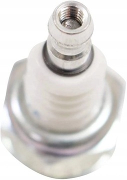Оригинальная свеча зажигания для бензопил NGK BPMR7A RCJ6Y CJ7Y