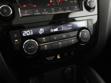 Nissan Qashqai II Crossover Facelifting 1.3DIG-T 140KM 2019 Nissan Qashqai klima auto navi kamera i czujniki, zdjęcie 25