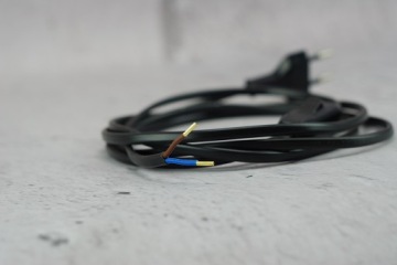 соединительный кабель длиной 2 м с вилкой и выключателем