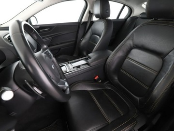 Jaguar XE Sedan 2.0 i4 163KM 2017 Jaguar XE 20d Automat Prestige Navi Tempomat, zdjęcie 12