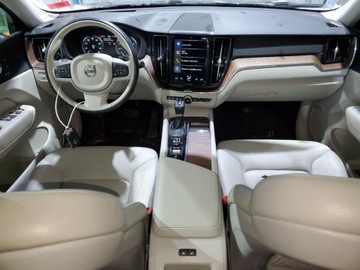 Volvo XC60 II 2021 Volvo XC 60 T5 Momentum 2021 2.0l 2.0 Benzyna 250KM, zdjęcie 8