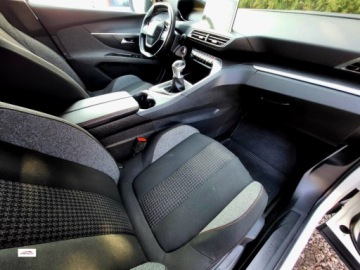 Peugeot 5008 II Crossover 1.2 PureTech 130KM 2018 Peugeot 5008 bardzo ladny, 7 osob, bezwypadek, GWARANCJA 1.2 Benzyna, zdjęcie 10