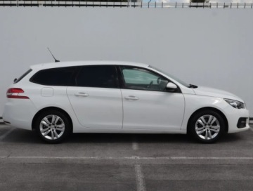 Peugeot 308 II SW Facelifting 1.5 BlueHDI 130KM 2019 Peugeot 308 1.5 BlueHDi, Navi, Klima, Klimatronic, zdjęcie 5