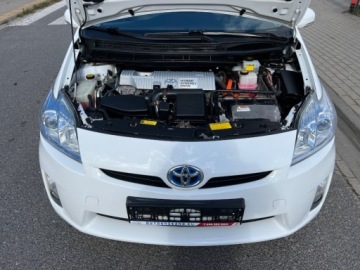 Toyota Prius III Hatchback 1.8 HSD 136KM 2010 Toyota Prius HYBRYDA 136 KONI LEDY AUTOMAT KLIMATRONIC EL.SZYBY SERIWSOWANY, zdjęcie 21