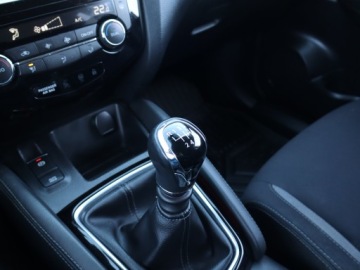 Nissan Qashqai II Crossover 1.2 DIG-T 115KM 2017 Nissan Qashqai 1.2 DIG-T, Salon Polska, zdjęcie 12