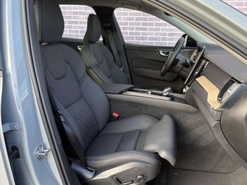 Volvo XC60 II 2026 VOLVO XC60 B5 B AWD Ultra Dark Suv 2.0 (264KM) 2026, zdjęcie 8