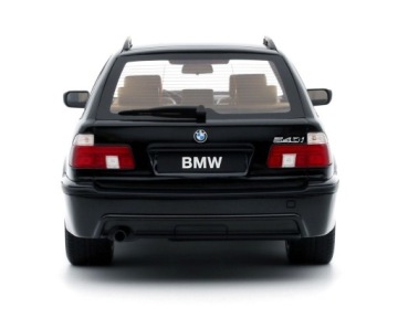 BMW 540i (E39) Touring M-Package 2001 года, цвет «Black Saphire», Otto Mobile, масштаб 1:18