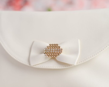 Сумочка для девочки цвета экрю 105E