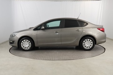 Opel Astra J Sedan 1.6 Twinport ECOTEC 115KM 2016 Opel Astra 1.6 16V, Salon Polska, 1. Właściciel, zdjęcie 2