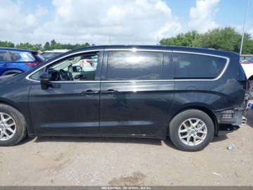 Chrysler Pacifica II 2023 Chrysler Pacifica Touring L 2023 3.6l 3.6 Benzyna 287KM, zdjęcie 2