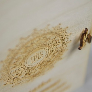 ДЕРЕВЯННАЯ КОРОБКА ПРИЧАСТНИЧЕСКИЕ СУВЕНИРЫ И СВЯТОЕ ПРИЧАСТИЕ