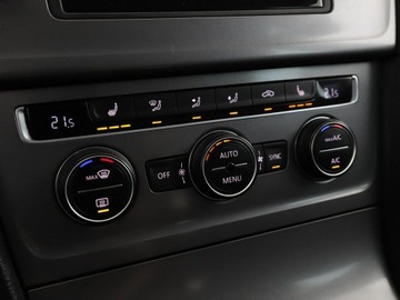 Volkswagen Golf VII Variant 1.2 TSI BlueMotion Technology 110KM 2015 Volkswagen Golf DSG klima auto navi czujniki, zdjęcie 26