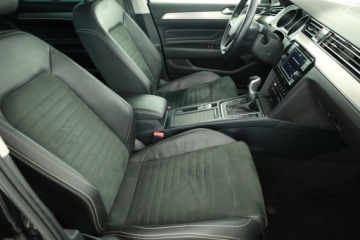 Volkswagen Passat B8 Variant Facelifting 2.0 TDI SCR 150KM 2022 VW Passat 2.0 TDI, Salon Polska, Serwis ASO, zdjęcie 6