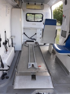 Renault Master IV Furgon FWD 2.3 dCi 150KM 2015 Renault Master 150KM AMBULANS KAMPER, zdjęcie 13