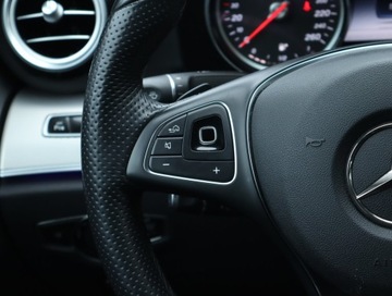 Mercedes Klasa E W213 Cabrio 2.0 200 184KM 2017 Mercedes E E 200, Salon Polska, Automat, Skóra, zdjęcie 17