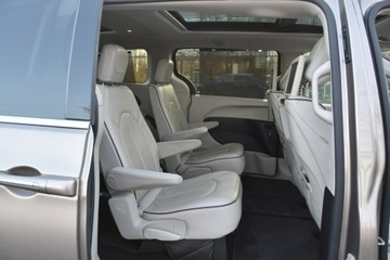 Chrysler Pacifica II 3.6 V6 291KM 2017 Chrysler Pacifica Limited 3.6 V6 291KM 2017r. Pano, zdjęcie 9