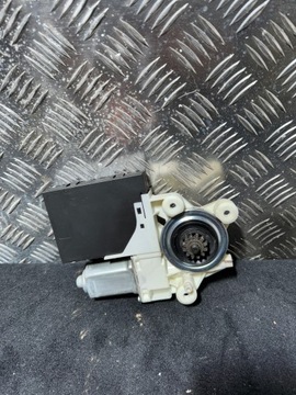 MOTOREK MODUL LEVÝ PRAVÝ PŘEDNÍ VOLVO S40 II V50 EVROPA 30710151