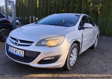Opel Astra J Sedan 1.6 CDTI ecoFLEX 110KM 2015 Opel Astra 2015. SALON POLSKA. 1.6 CDTI. Uszkodzony tyl i lekko lewy bok., zdjęcie 1