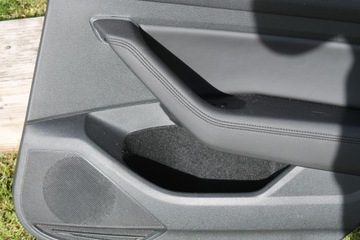 ОБИВКА БОКОВИНЫ ДВЕРИ VW PASSAT B8 ЗАДНЯЯ ПРАВАЯ
