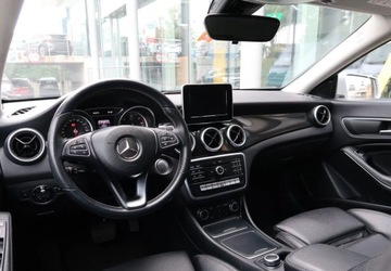 Mercedes CLA C117 Shooting Brake Facelifting 2.1 200 d 136KM 2018 Mercedes-Benz CLA 200d automat, podgrzewane fotele, skorzana tapicerka, pd, zdjęcie 11