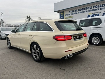 Mercedes Klasa E W213 2019 Mercedes E 220 Automat Bogate wyposażenie 2019, zdjęcie 2