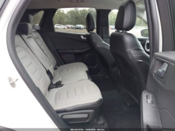 Ford Kuga III 2023 Ford Kuga 2023 r., 2,0L PLATINIUM 2.0 Benzyna 250KM, zdjęcie 10