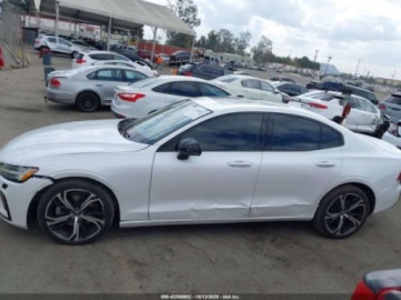 Volvo S60 III 2024 Volvo S60 B5 Core Dark Theme 2024 2.0L 2.0 Benzyna 247KM, zdjęcie 2