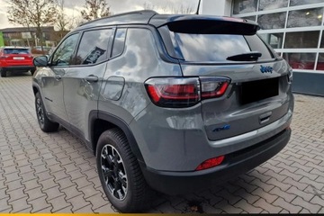Jeep Compass II SUV Plug-In Facelifting 1.3 GSE T4 240KM 2023 Jeep Compass Upland 1.3 T4 PHEV 240KM aut 4xe Parking plus Pakiet zimowy, zdjęcie 5