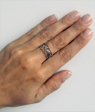 Srebrny pierścionek gładki ze worem listka R14
