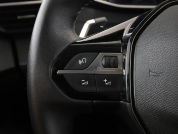 Peugeot 2008 II SUV 1.2 PureTech 130KM 2022 Peugeot 2008 AllurePack automat półskóra, zdjęcie 32