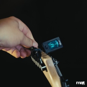 Zestaw Gitara elektryczna czarna typ V + wzmacniacz pokrowiec tuner dodatki