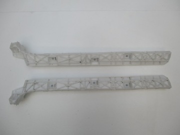 MITSUBISHI GRANDIS 2004- VÝZTUHA NÁRAZNÍKU ZADNÍ