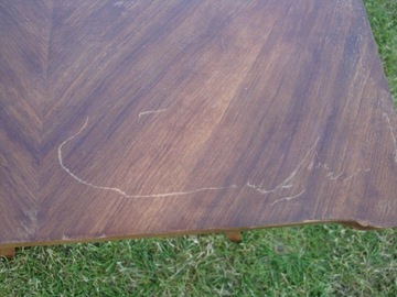 МАЛЕНЬКИЙ СТОЛ