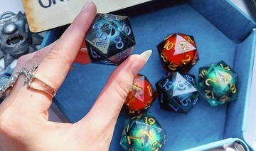 ВРАГ В КУСТАХ LIQUID DICE D20 3,3 CM RPG DICE