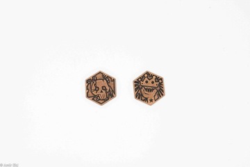 Металлическая шестигранная монета РПГ: череп и корона