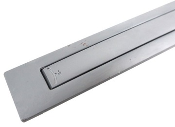 СКЛАДНАЯ ВЕШАЛКА, ВСТАВЛЕННАЯ В ПРИЦЕП КАМЕРЫ