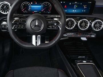 Mercedes Klasa A W177/V177 Hatchback Facelifting 2.0 220 190KM 2025 A Klasa 220 4-Matic AMG Line 2.0 (moc 190 KM) 2025, zdjęcie 7