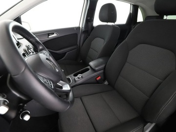Mercedes Klasa B W246 Sports Tourer Facelifting 1.6 180 BlueEFFICIENCY Edition 122KM 2017 Mercedes B 180 navi klima grzane fotele czujniki, zdjęcie 12